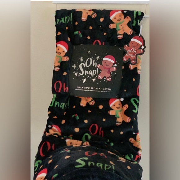 Super Soft Gingerbread man blanket 50” x 70” by Oh Snap! 100% polyester - NEW. - Picture 8 of 8